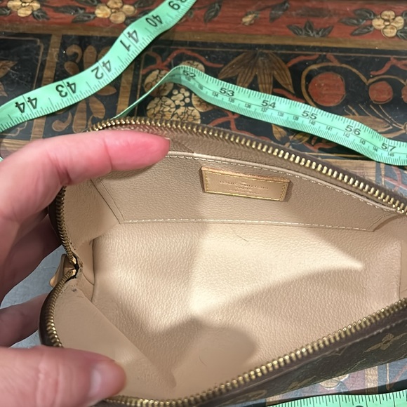 Louis Vuitton cosmetic bag. No box or dust bag. Guaranteed authentic. - Picture 3 of 9